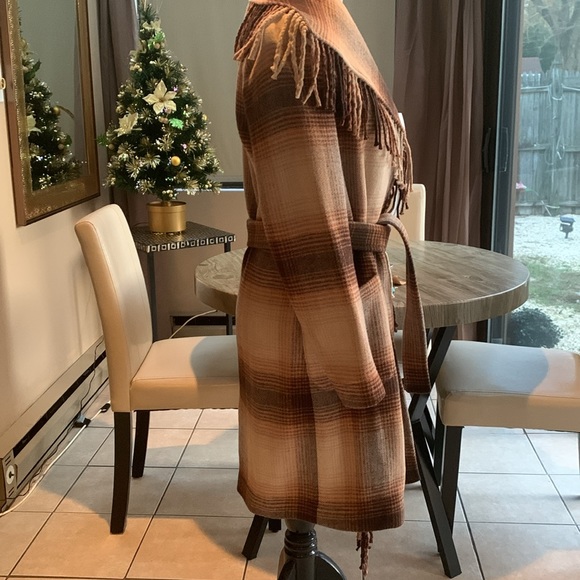 ELIE TAHARI- beautiful knee length belted coat, Unlined like a comfy blanket - Picture 4 of 8